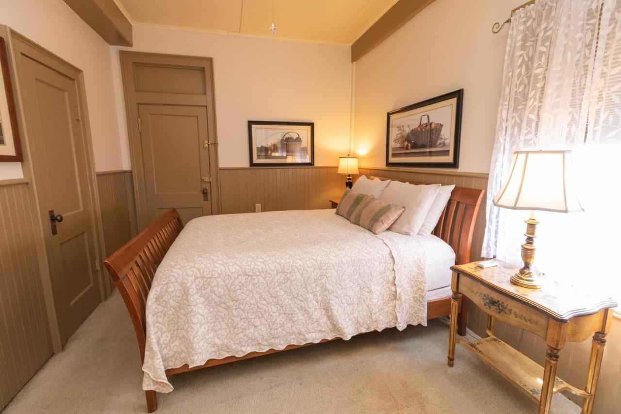 Waybury Inn East Middlebury Экстерьер фото