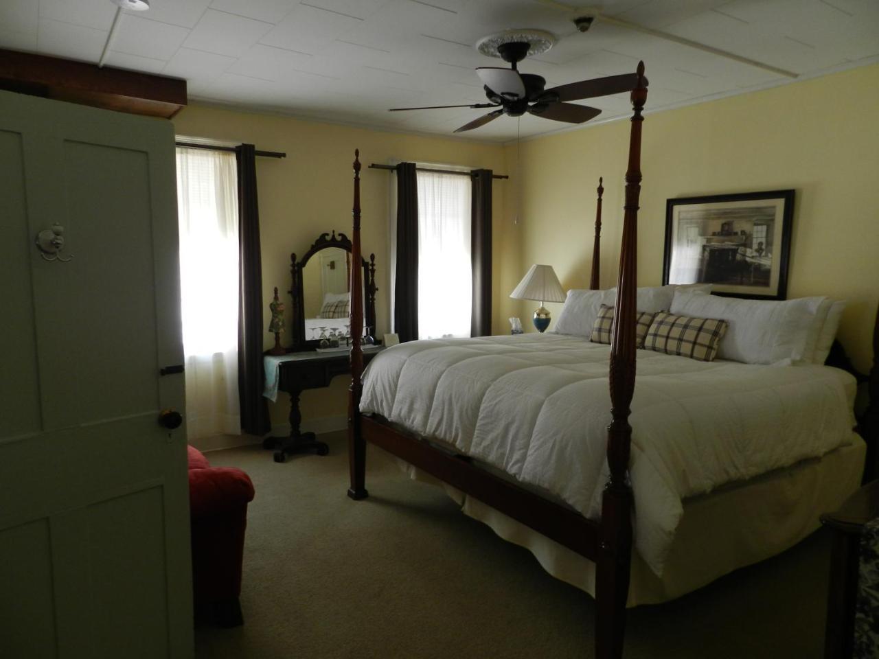 Waybury Inn East Middlebury Экстерьер фото